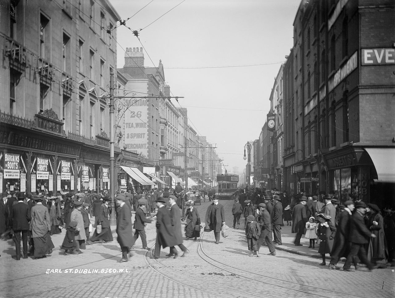 Early twentieth-century photograph of Barney Kiernan's pub