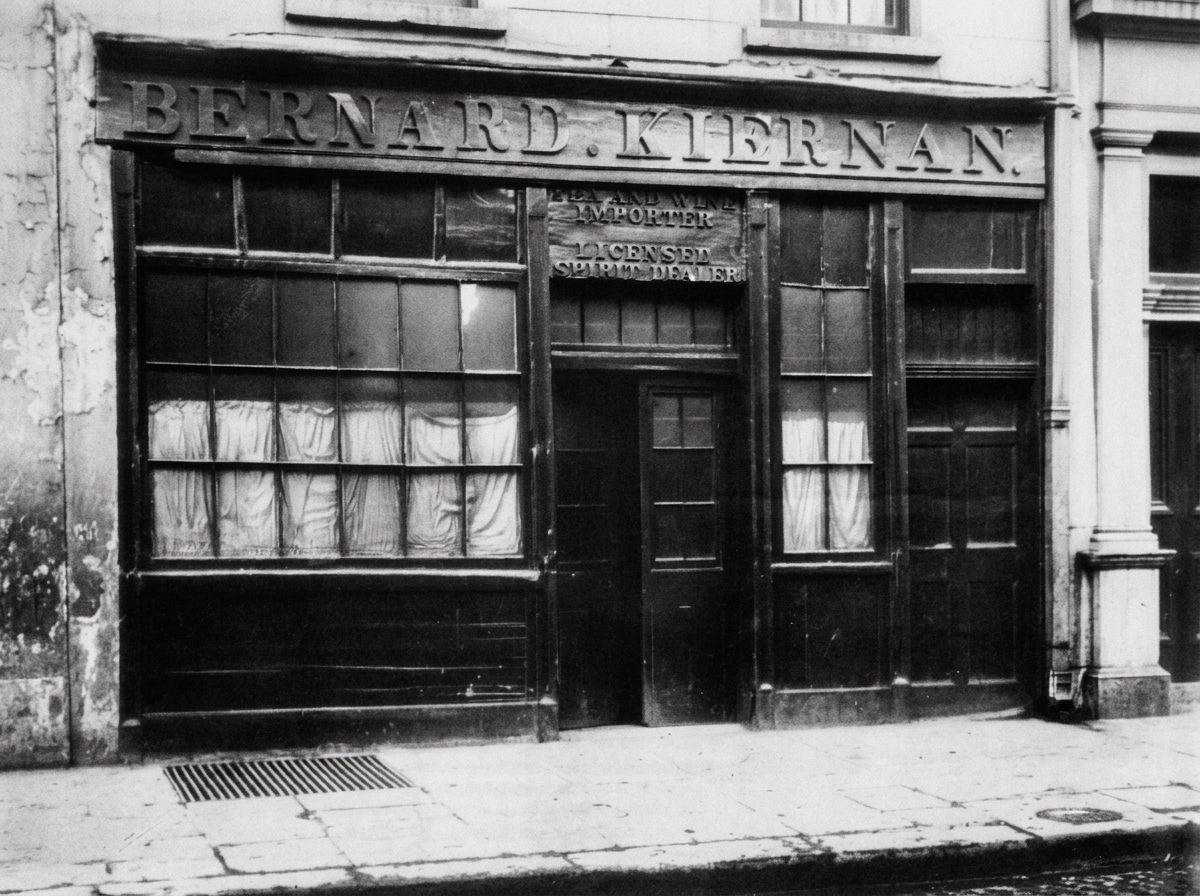 Early twentieth-century photograph of Barney Kiernan's pub